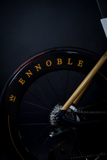 Baldiso T1 Blanco Dorado - Ruedas Ennoble Carbon 80